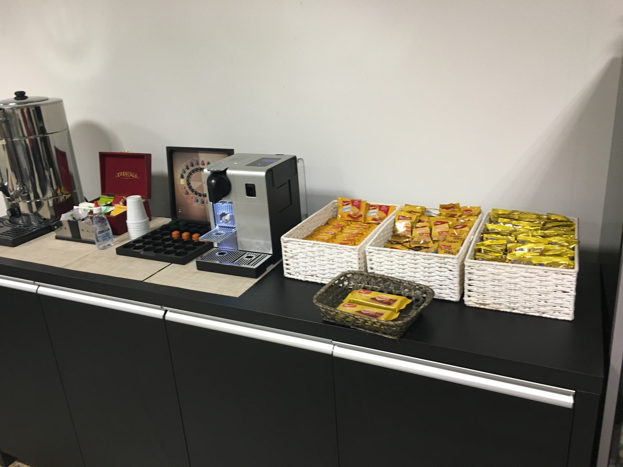 #2 of 3 images of Advantage VIP Lounge (Domestic)