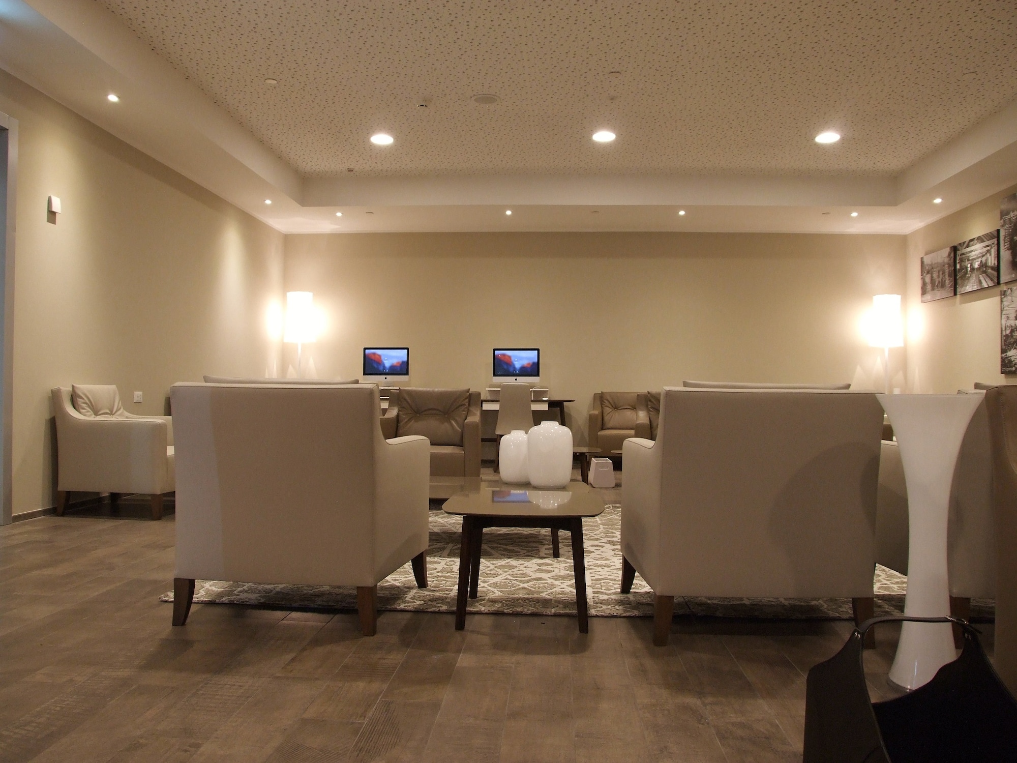 #4 of 5 images of TRS Lounge
