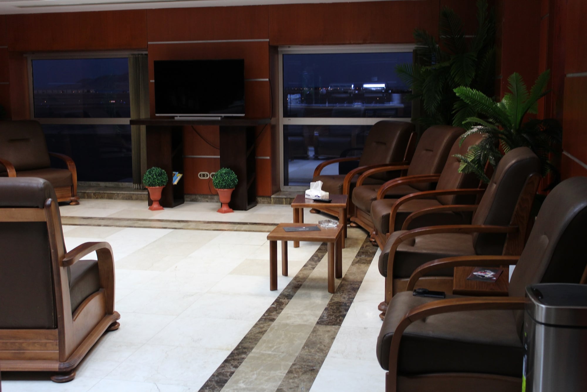 #2 of 5 images of Pearl Lounge (Landside)