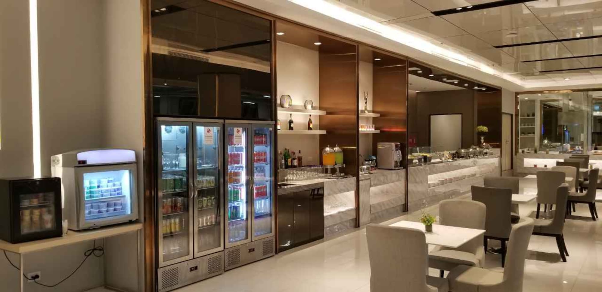 #2 of 5 images of Miracle First Class Lounge