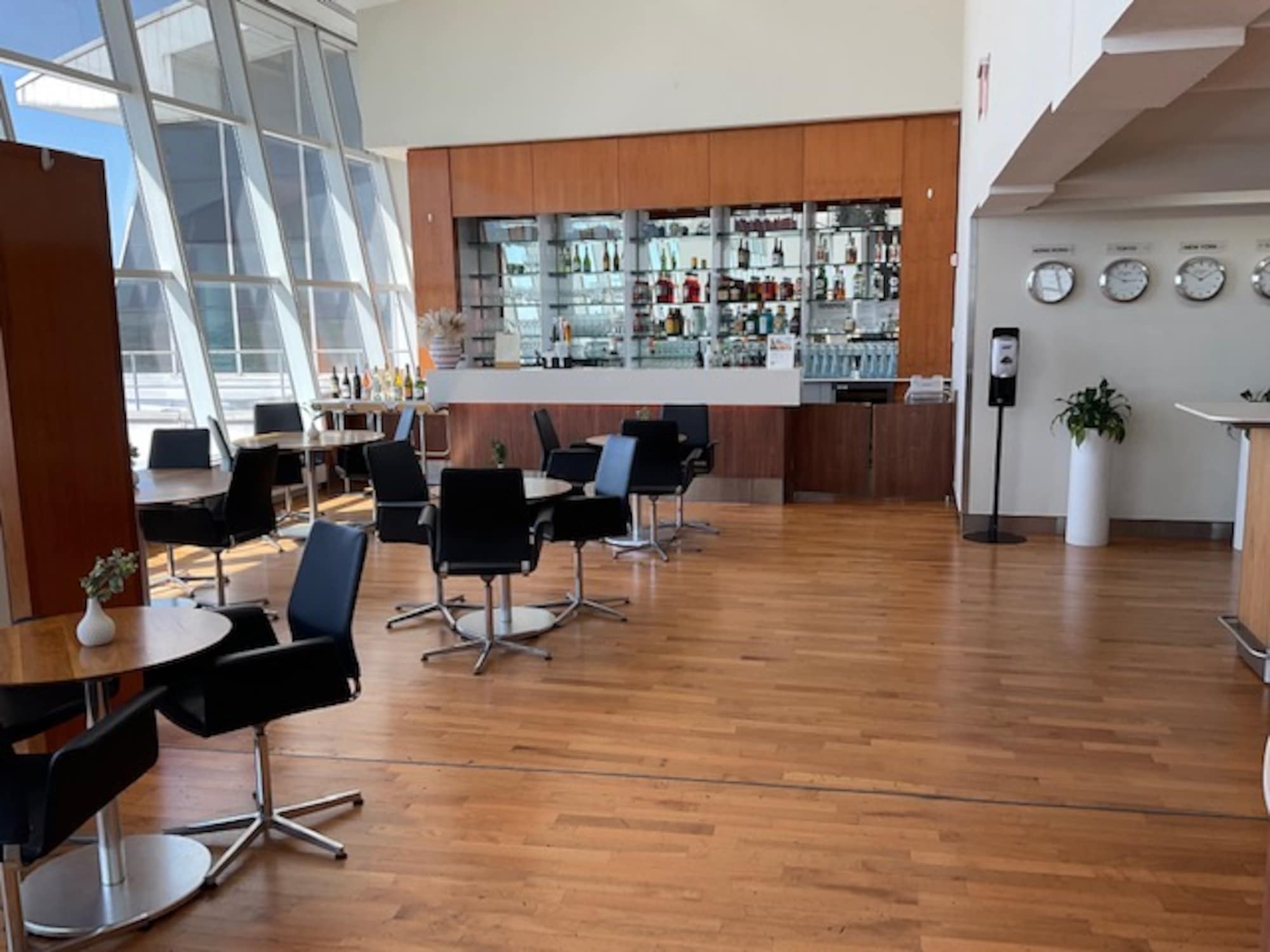 #2 of 5 images of Lufthansa Senator Lounge