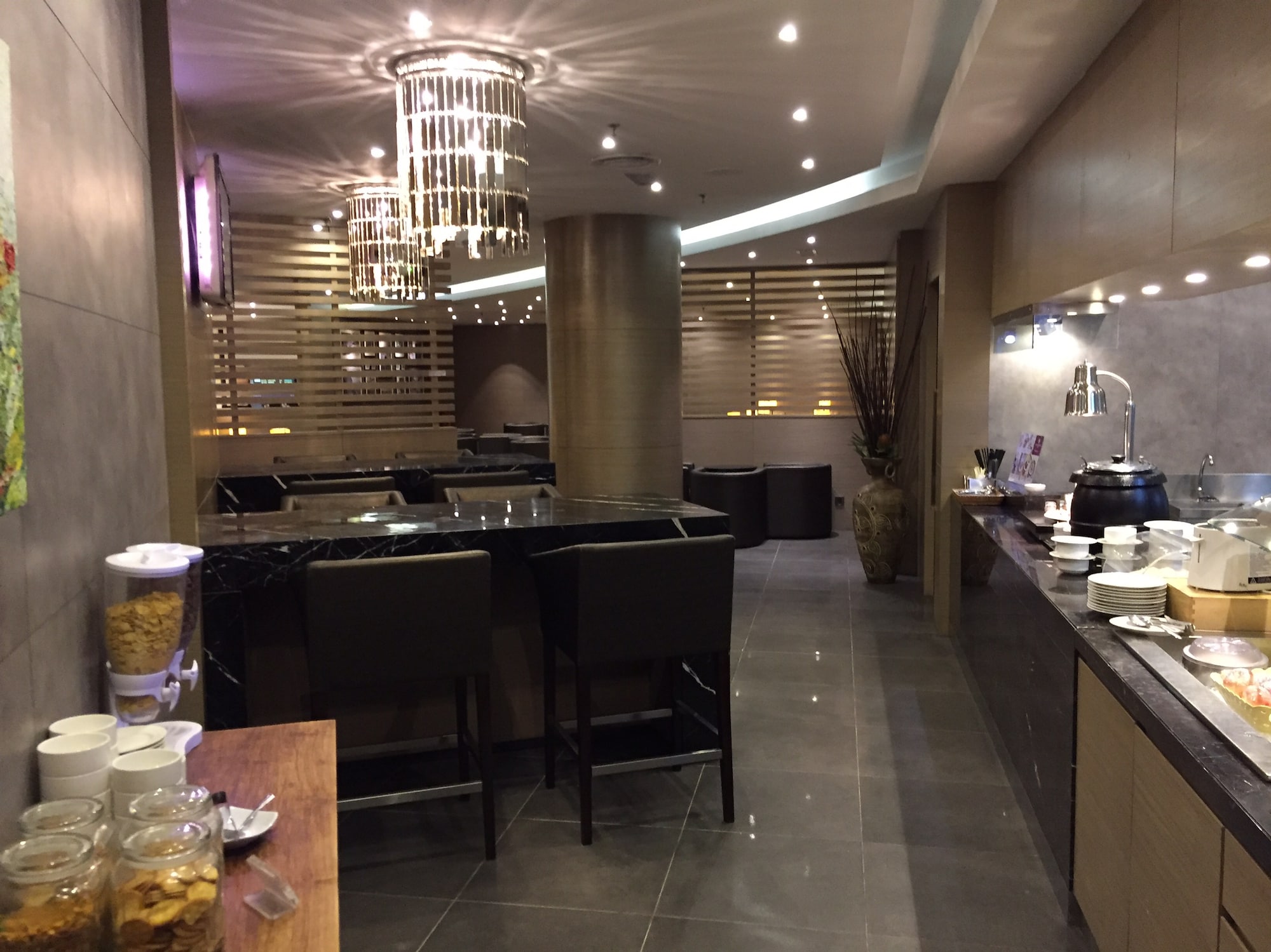 #4 of 5 images of Plaza Premium Lounge (Domestic Departures)