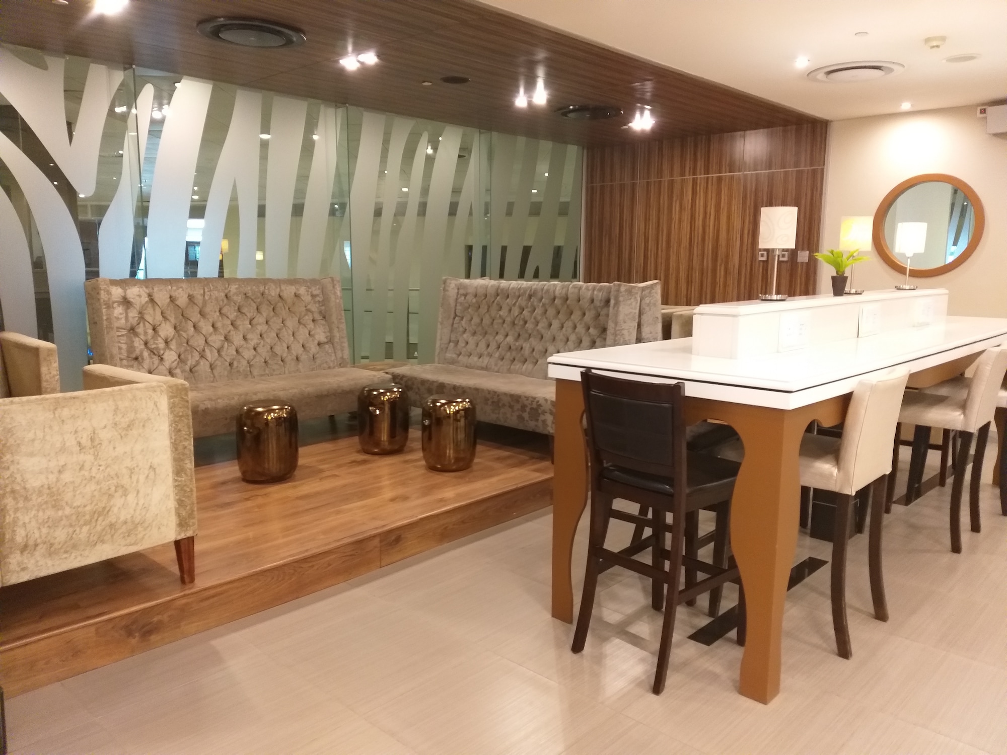 #2 of 5 images of Mashonzha Lounge