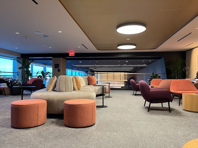 Lounge thumbnail 5