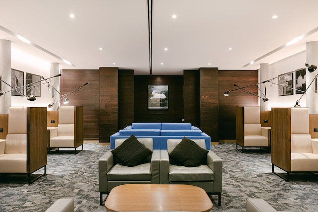 Lounge thumbnail 2