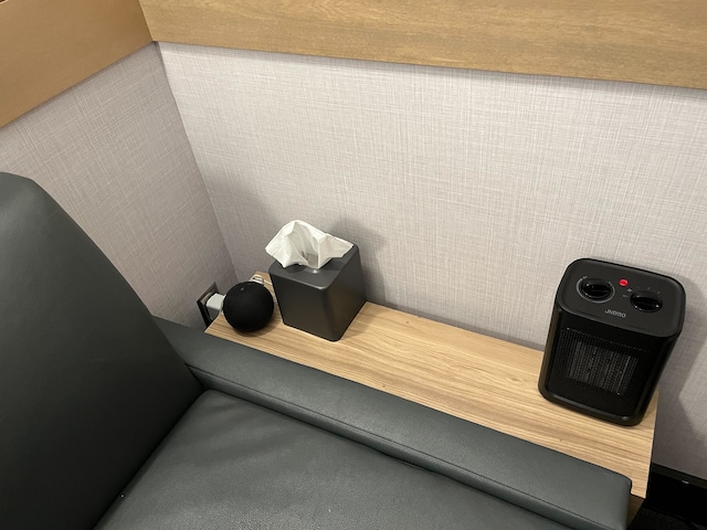 Lounge thumbnail 3