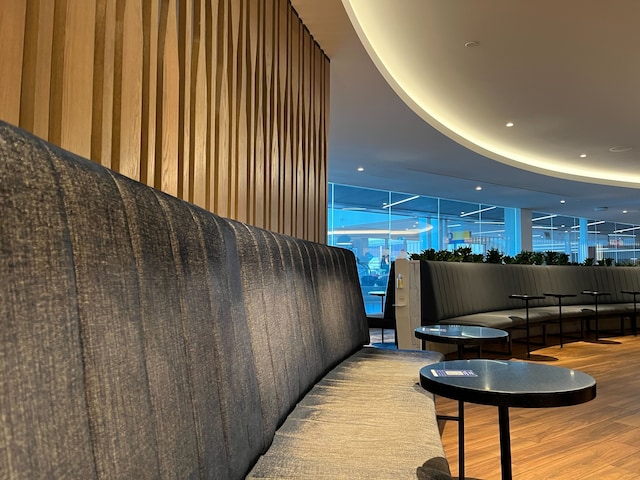 Lounge thumbnail 5