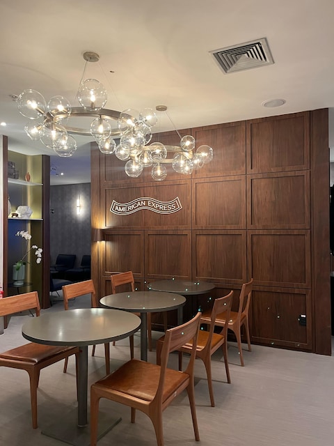 Lounge thumbnail 1
