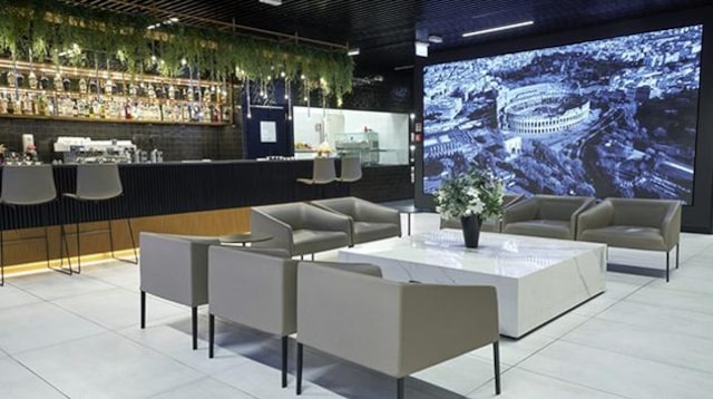 Lounge thumbnail 4