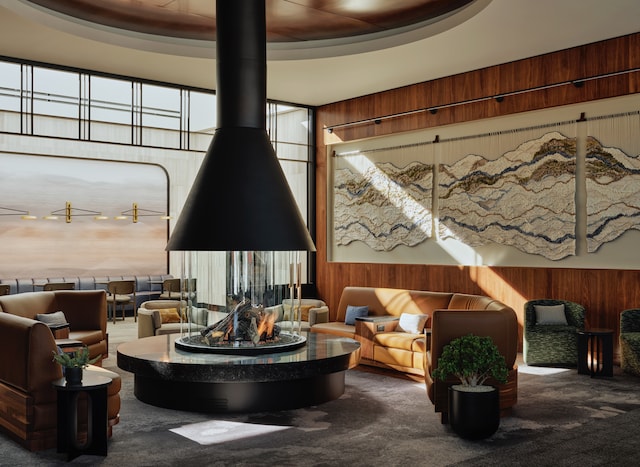 Lounge thumbnail 1
