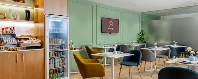 Lounge thumbnail 1