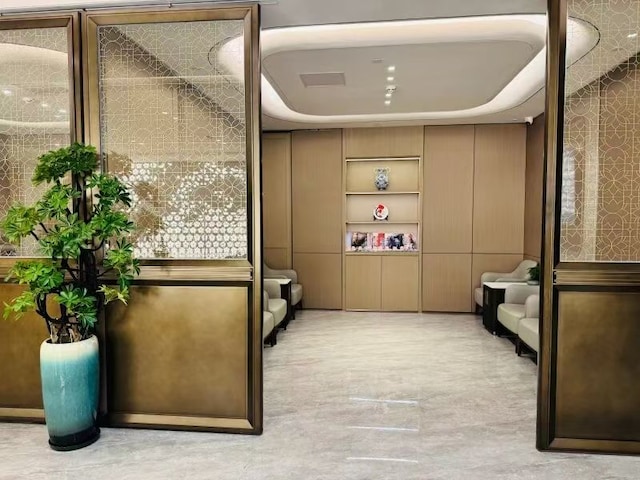 Lounge thumbnail 3