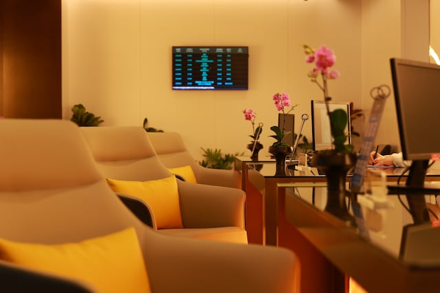 Lounge thumbnail 2