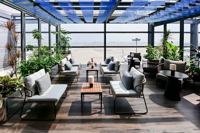 Lounge thumbnail 2