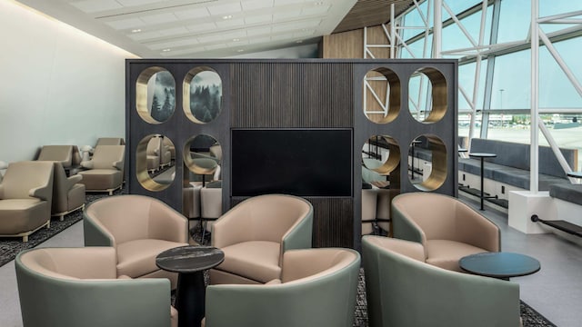Lounge thumbnail 1