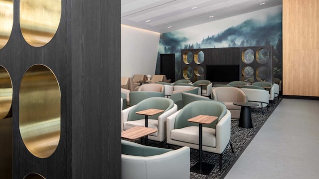 Lounge thumbnail 5