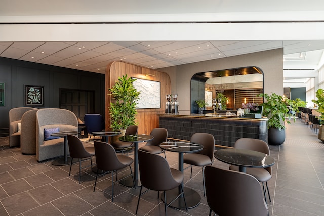 Lounge thumbnail 3