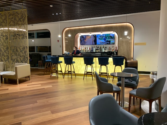 Lounge thumbnail 1