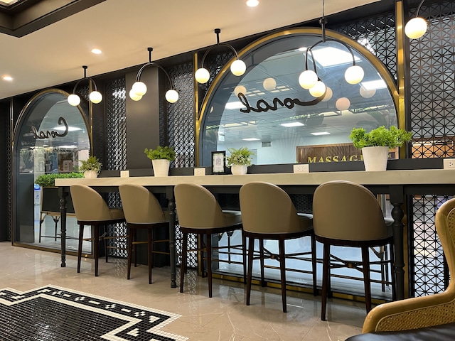 Lounge thumbnail 1