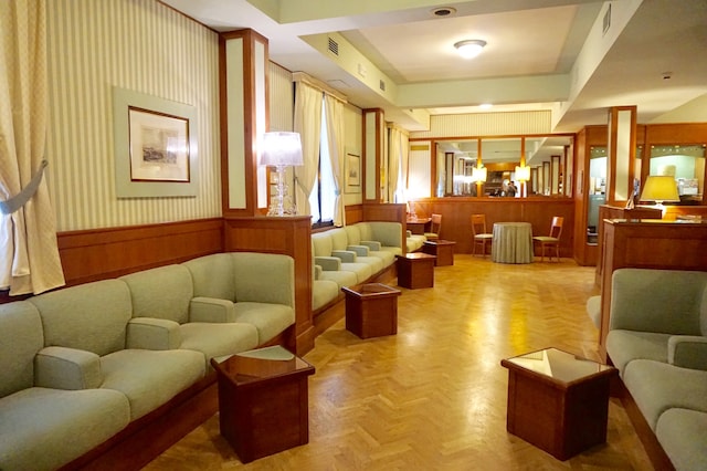 Lounge thumbnail 1