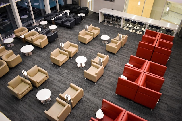 Lounge thumbnail 1