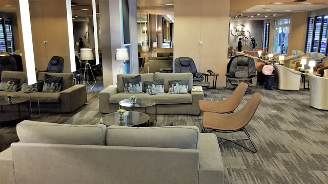 Lounge thumbnail 4
