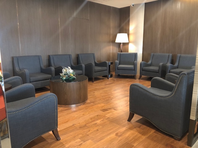 Lounge thumbnail 5