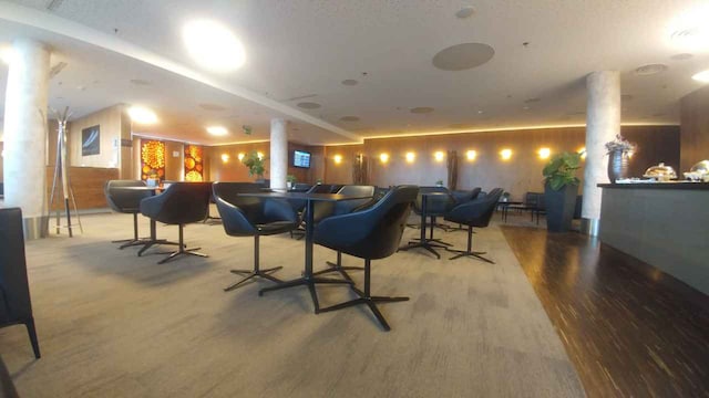 Lounge thumbnail 4