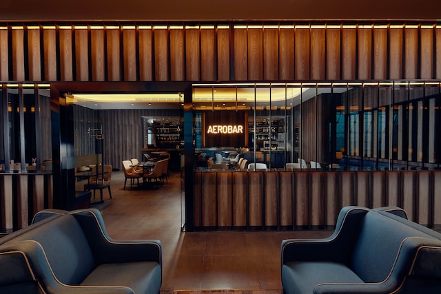 Lounge thumbnail 1