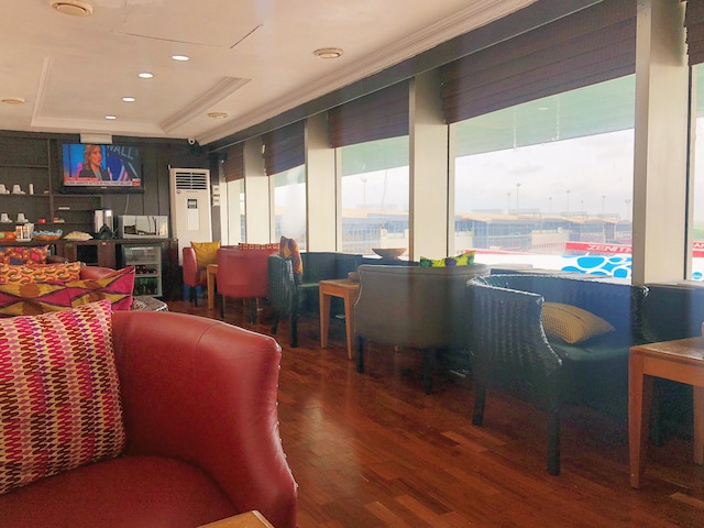 Lounge thumbnail 3