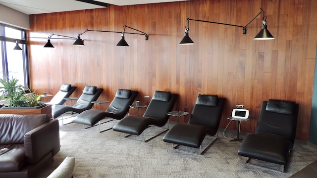 Lounge thumbnail 5