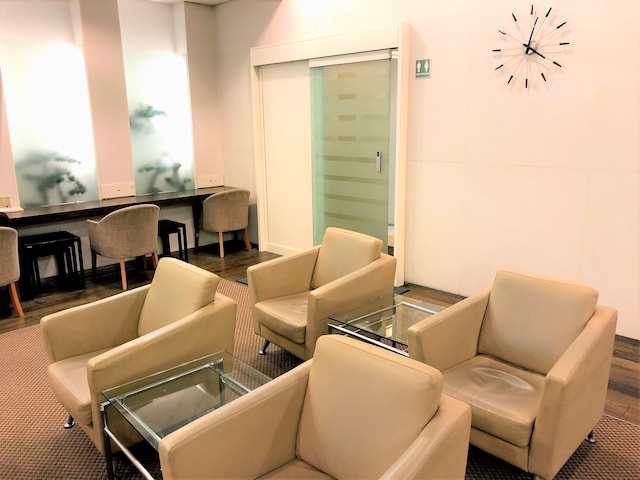Lounge thumbnail 1