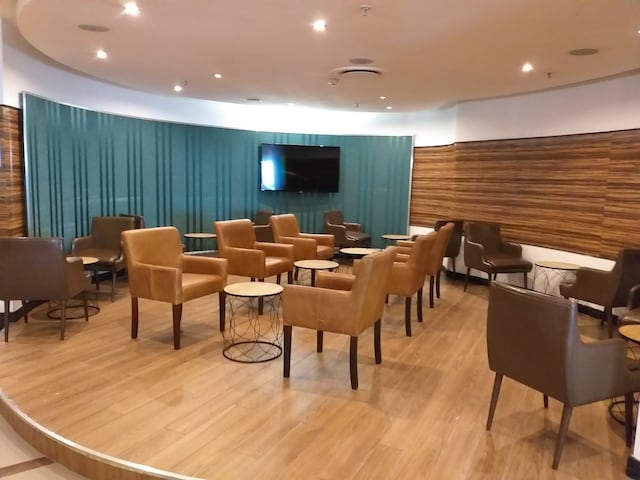 Lounge thumbnail 5