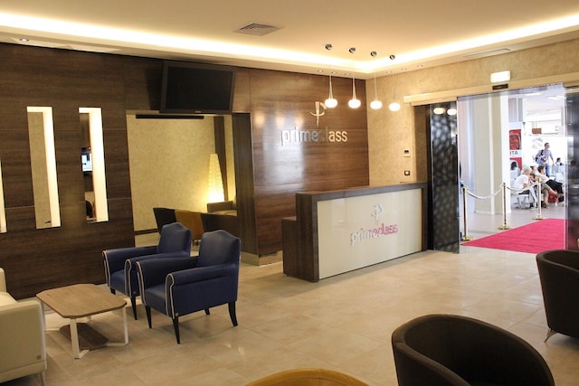 Lounge thumbnail 3