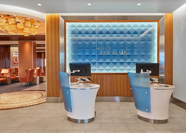 Lounge thumbnail 1