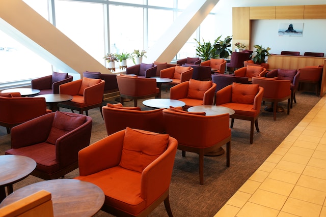 Lounge thumbnail 2