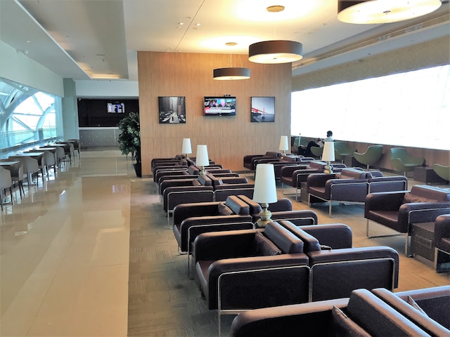 Lounge thumbnail 2