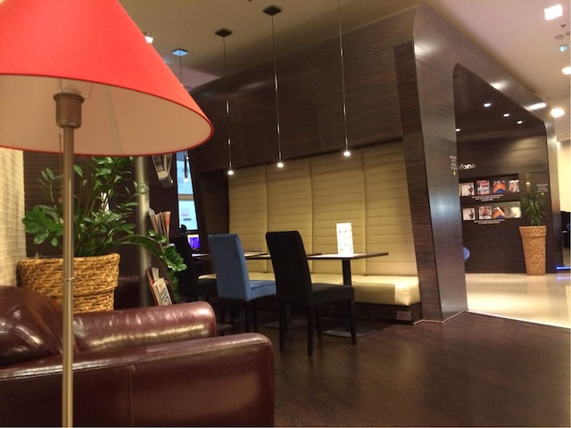 Lounge thumbnail 2
