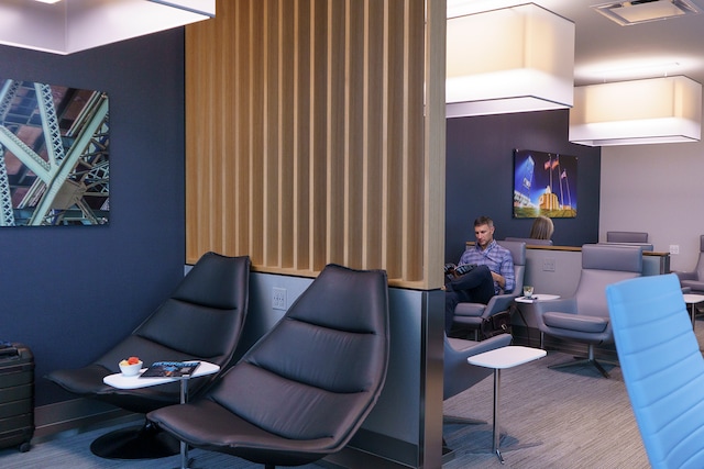 Lounge thumbnail 2