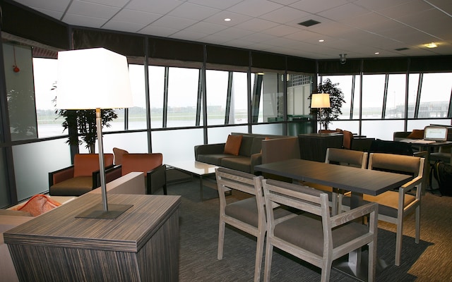 Lounge thumbnail 4