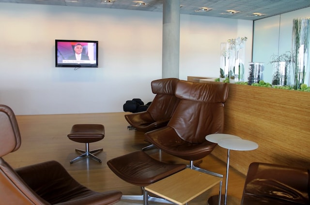 Lounge thumbnail 3