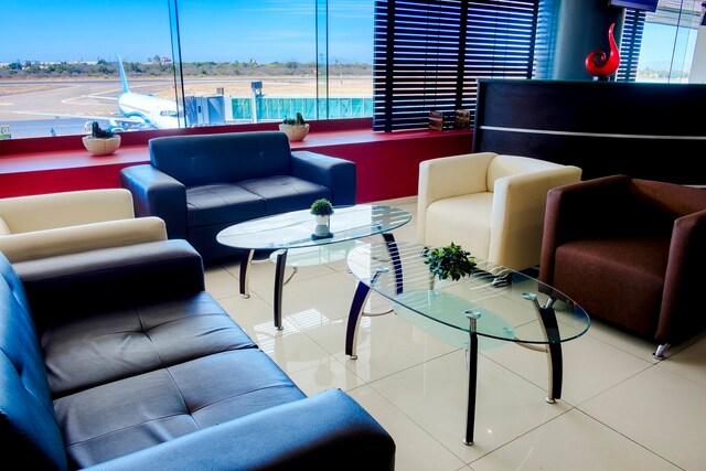Lounge thumbnail 4