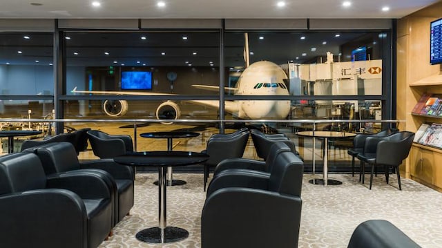 Lounge thumbnail 1
