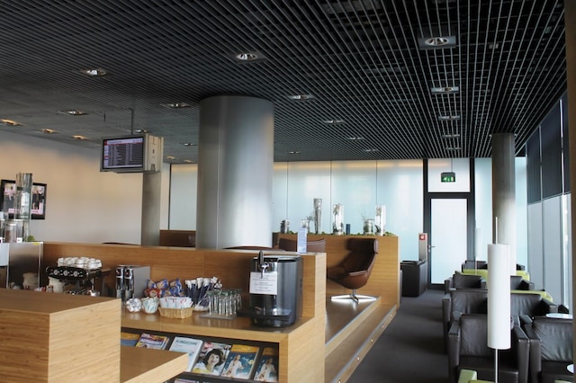 Lounge thumbnail 2