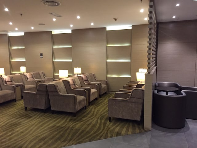 Lounge thumbnail 2