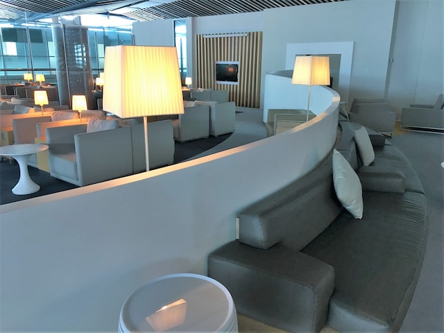 Lounge thumbnail 5