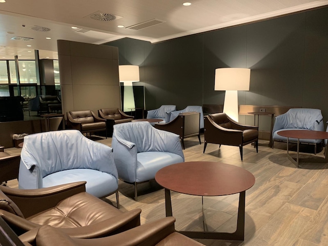 Lounge thumbnail 4