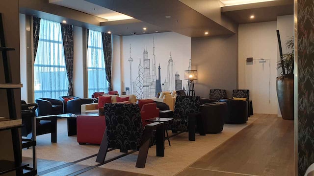 Lounge thumbnail 2