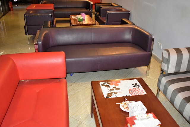 Lounge thumbnail 1