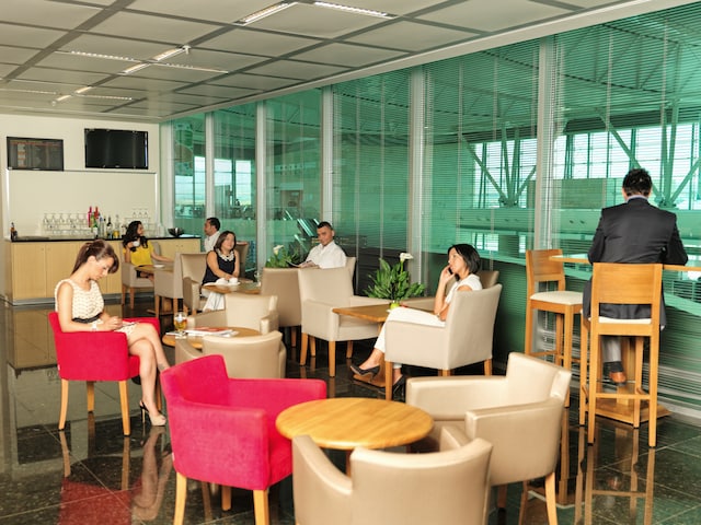 Lounge thumbnail 1